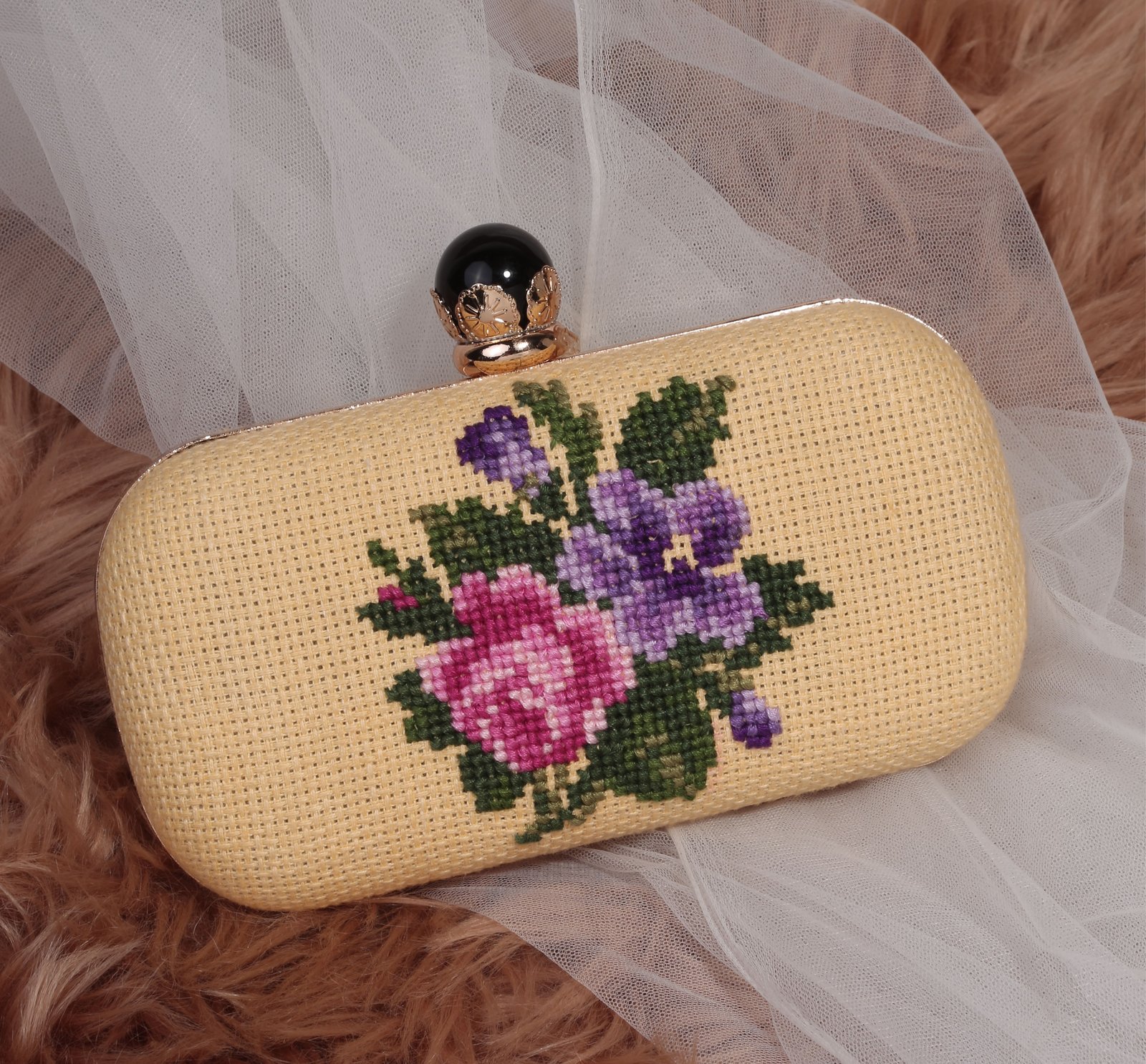 Metal frame clutches