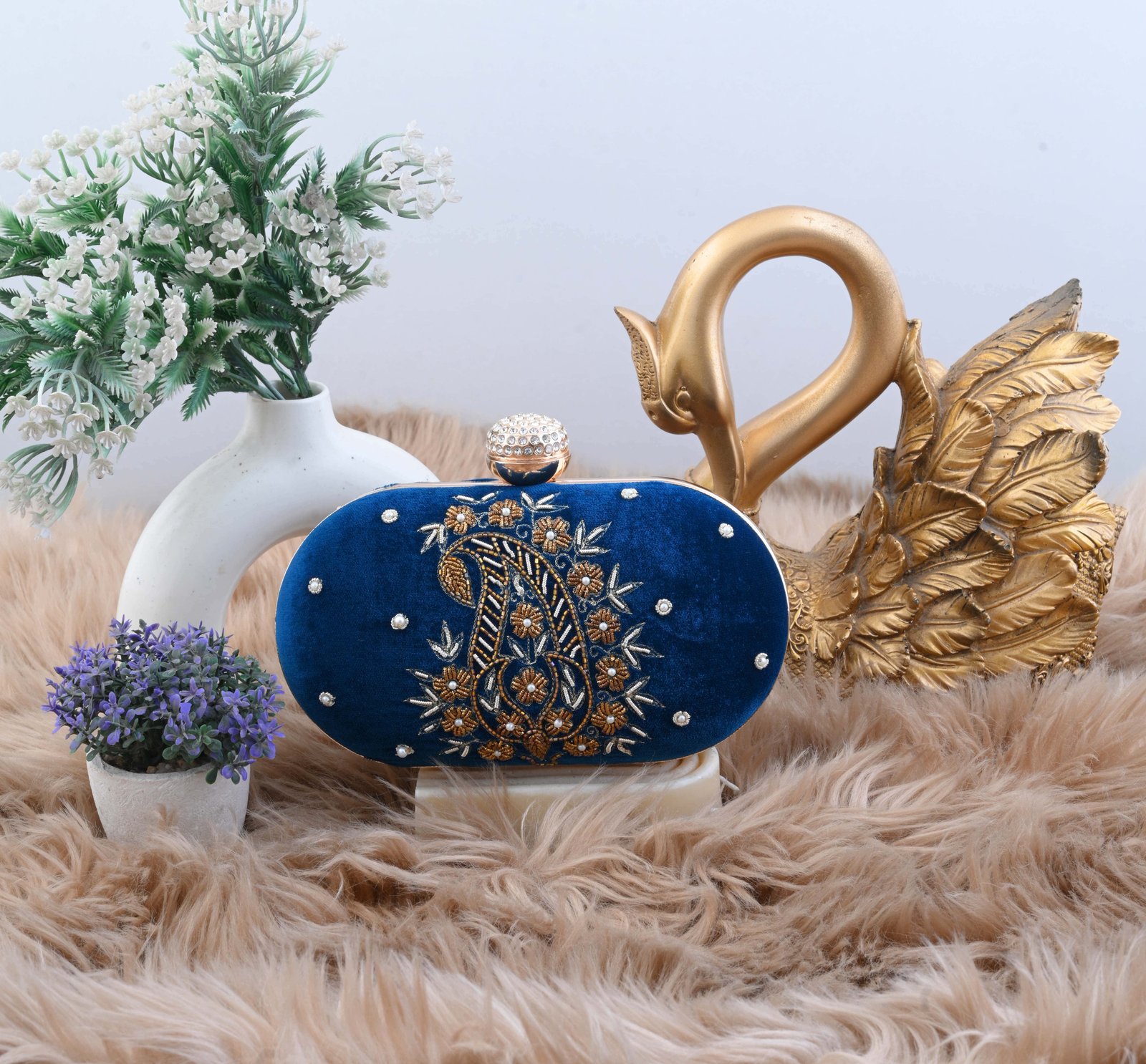 Capsule shape clutches