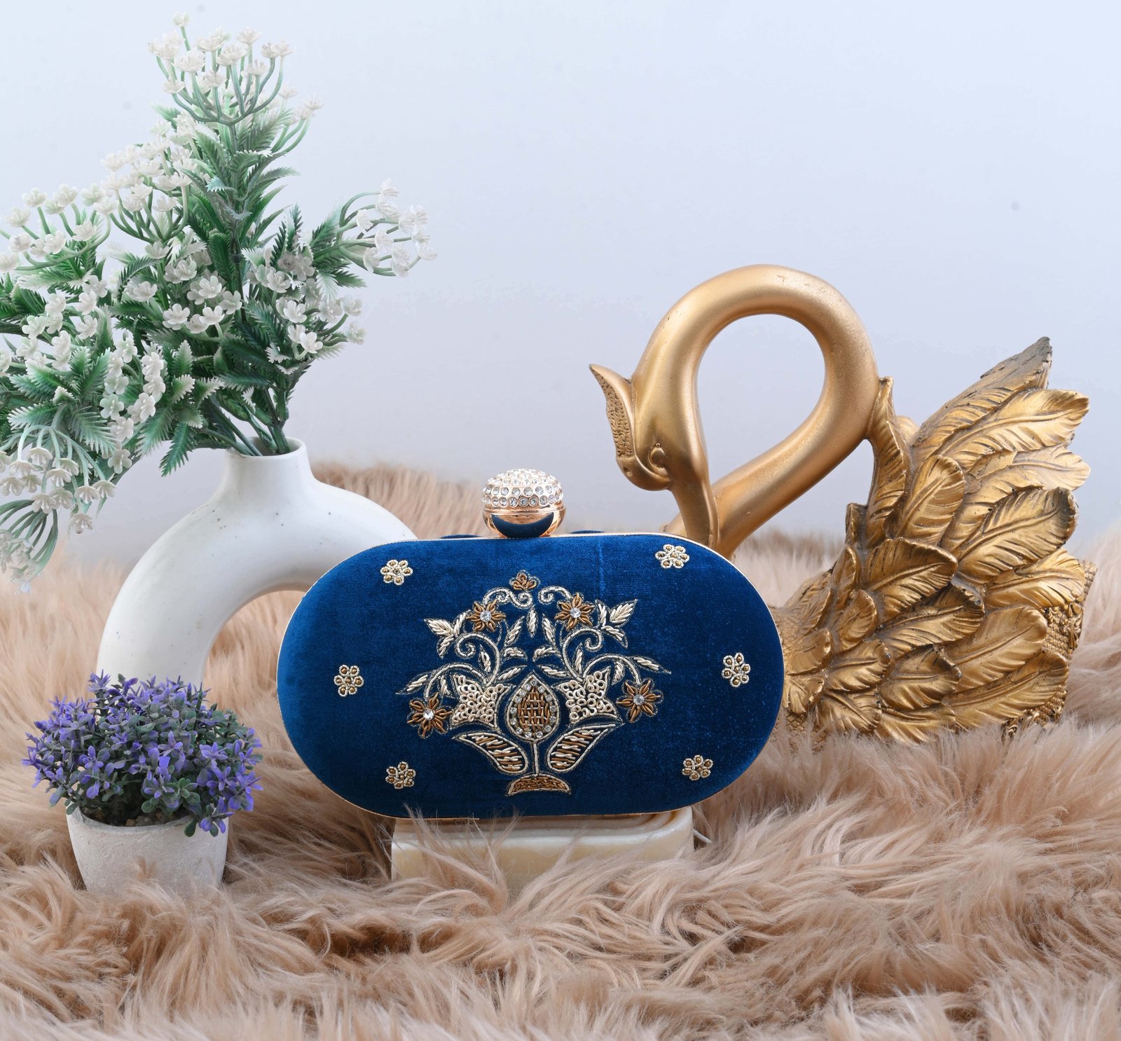 Capsule shape clutches